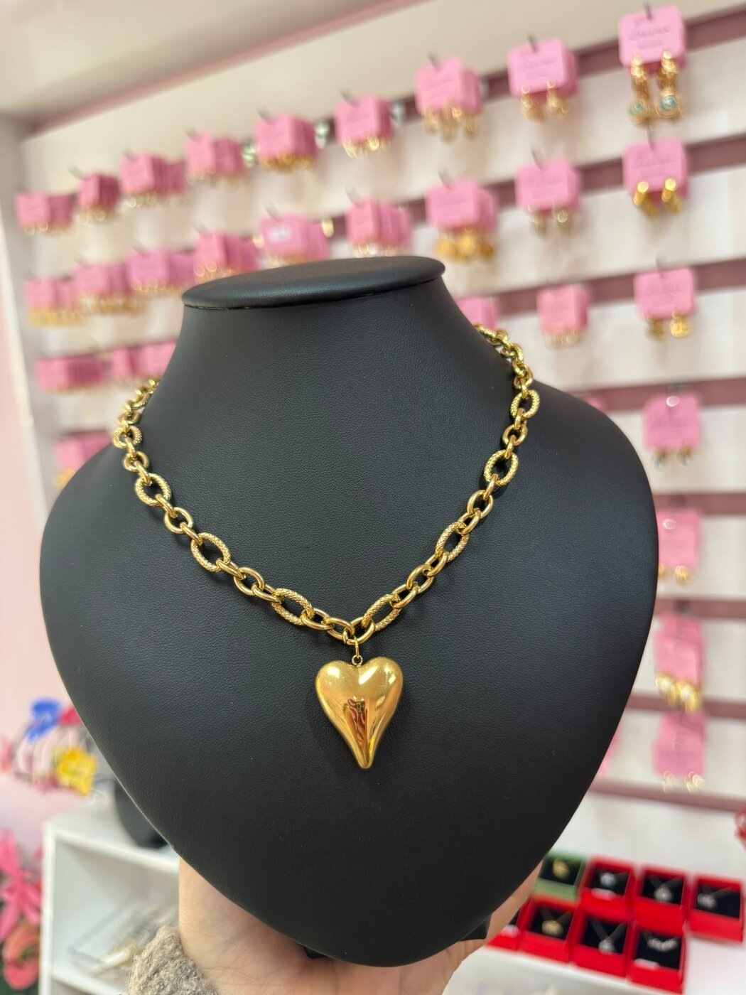 Chunky chain necklace with puffed heart